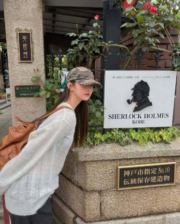 科元网 张元英现身日本素颜逛街 化身二次元玩转扭蛋机